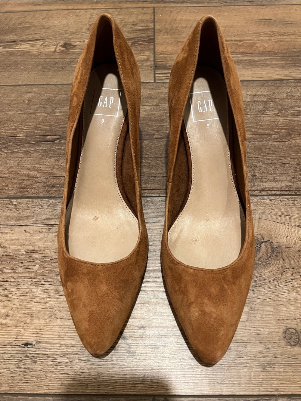 GAP Women’s Suede Classic Pumps, size 9